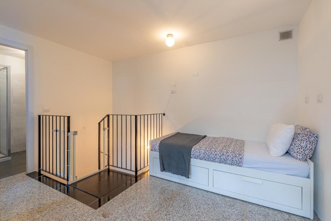 Moderno Loft A Due Passi Dal Lago Apartment Torno Exterior photo